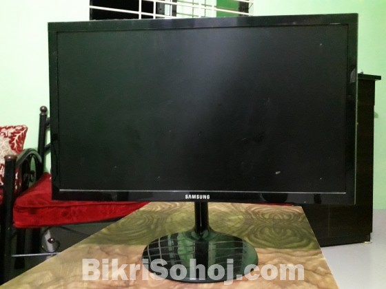 Samsung 18.5 Inches Led monitor SF350